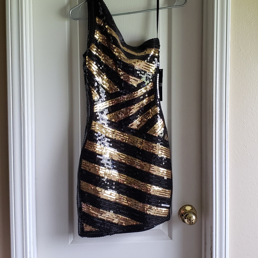 NWT bebe/ 2b limited edition sequin  black & gold
